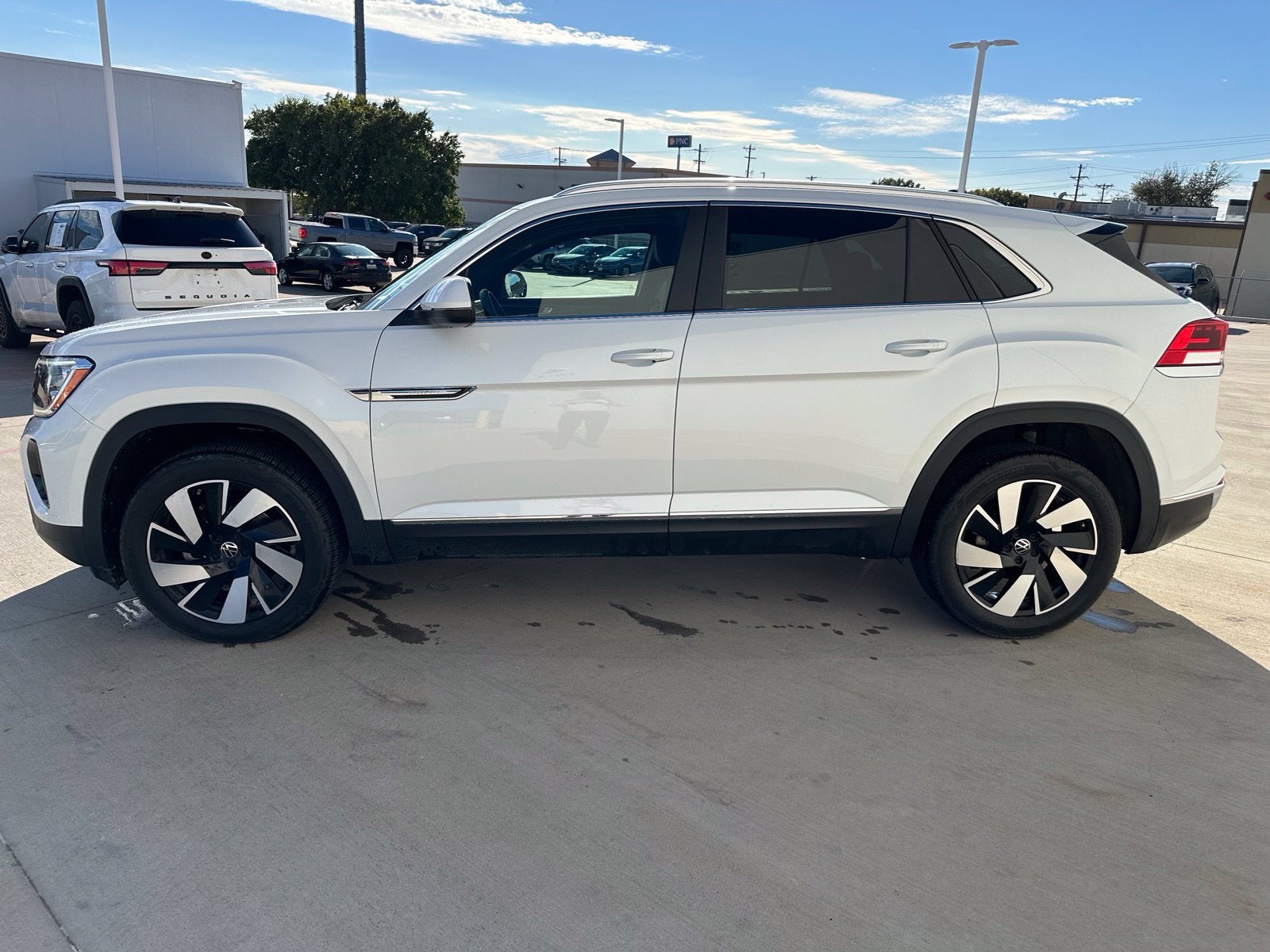 2024 Volkswagen Atlas Cross Sport 2.0T SEL