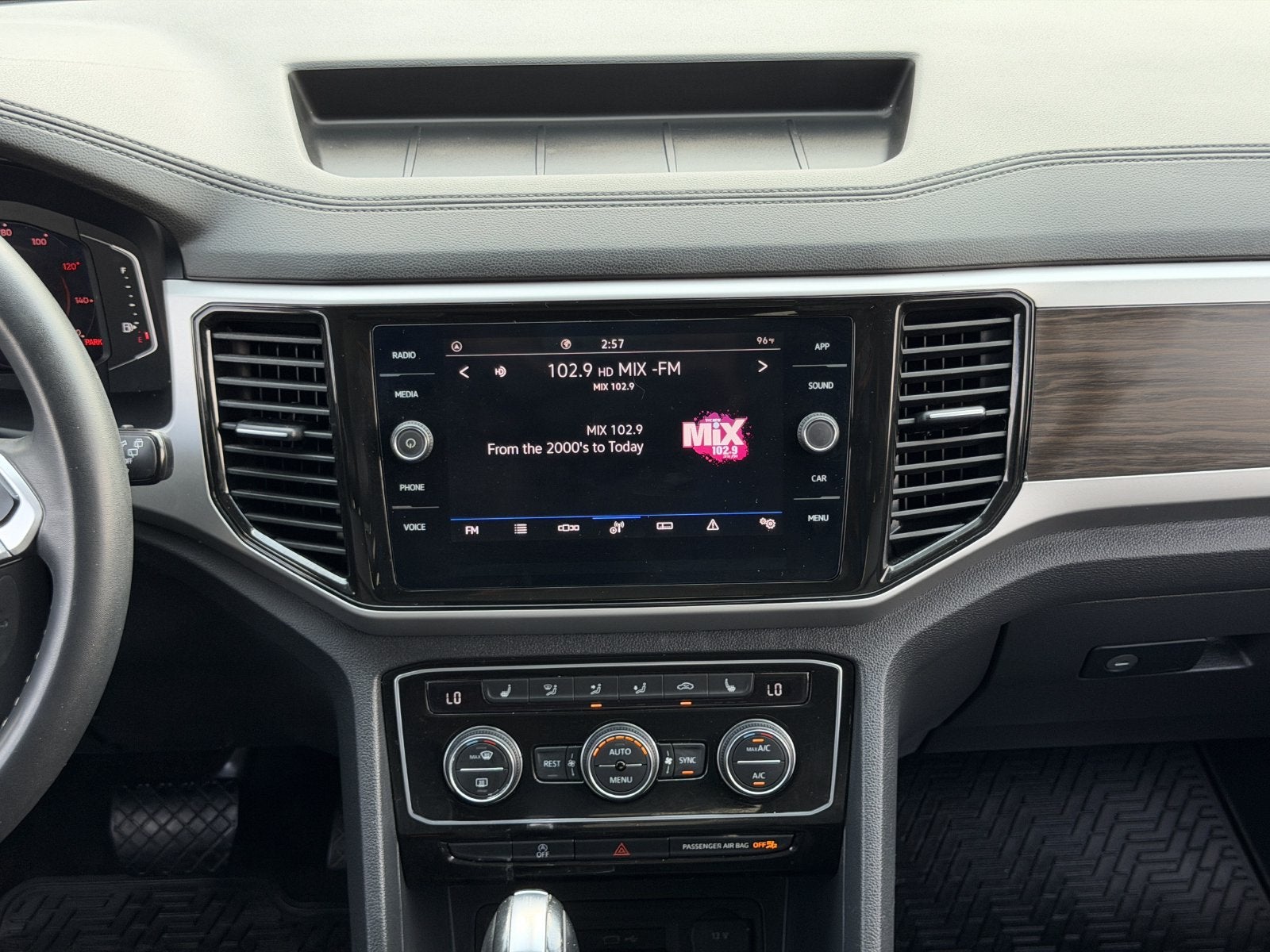 2023 Volkswagen Atlas 3.6L V6 SE w/Technology