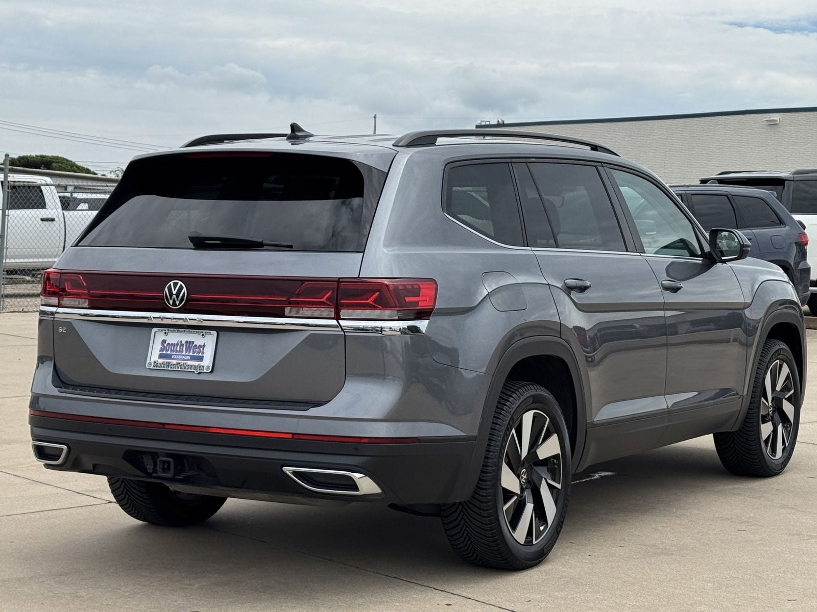 2024 Volkswagen Atlas 2.0T SE w/Technology