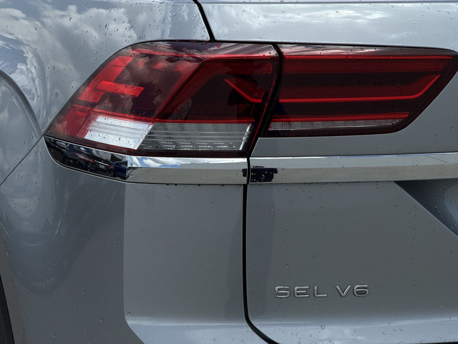 2022 Volkswagen Atlas Cross Sport 3.6L V6 SEL R-Line