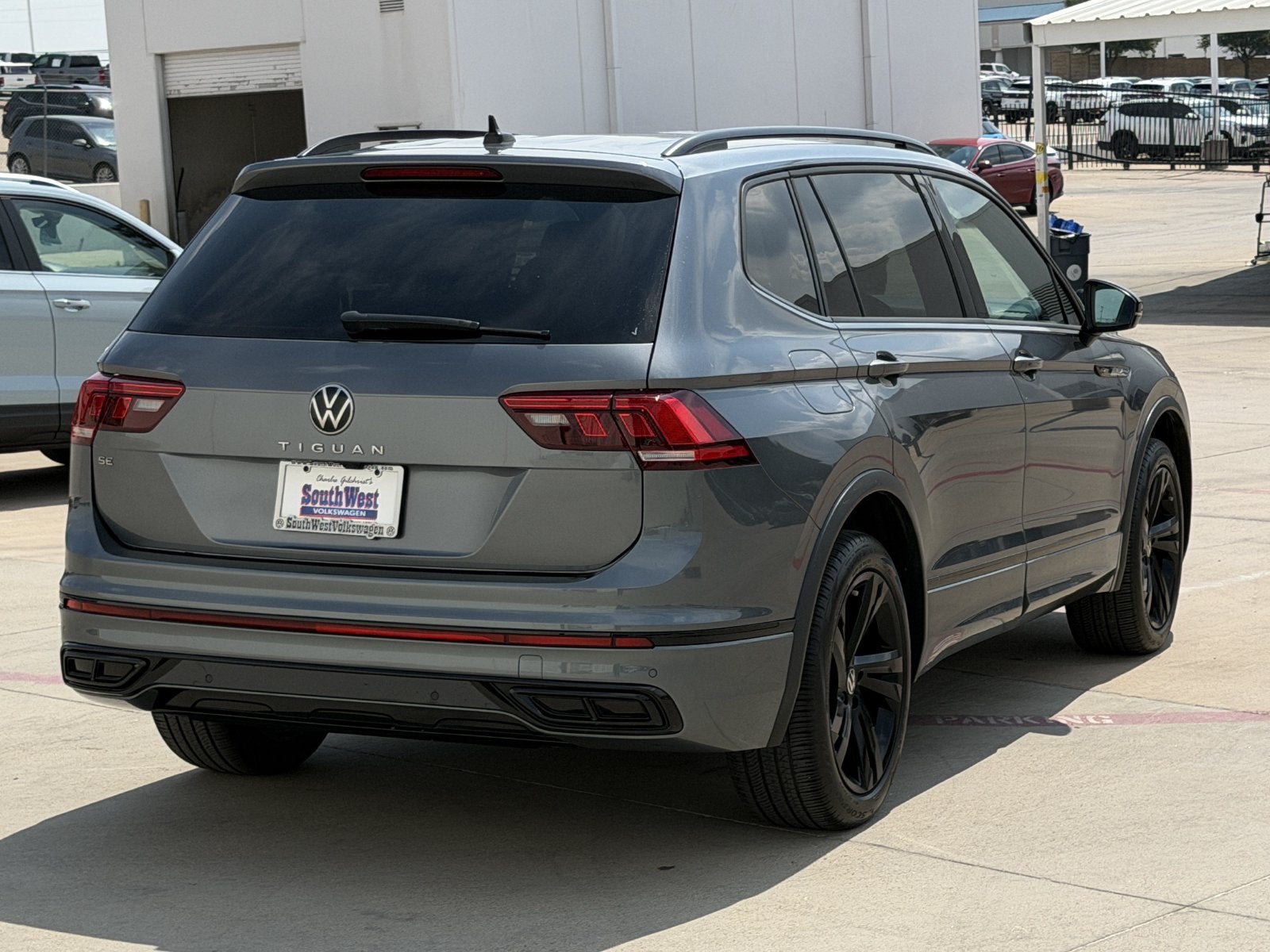 2024 Volkswagen Tiguan 2.0T SE R-Line Black