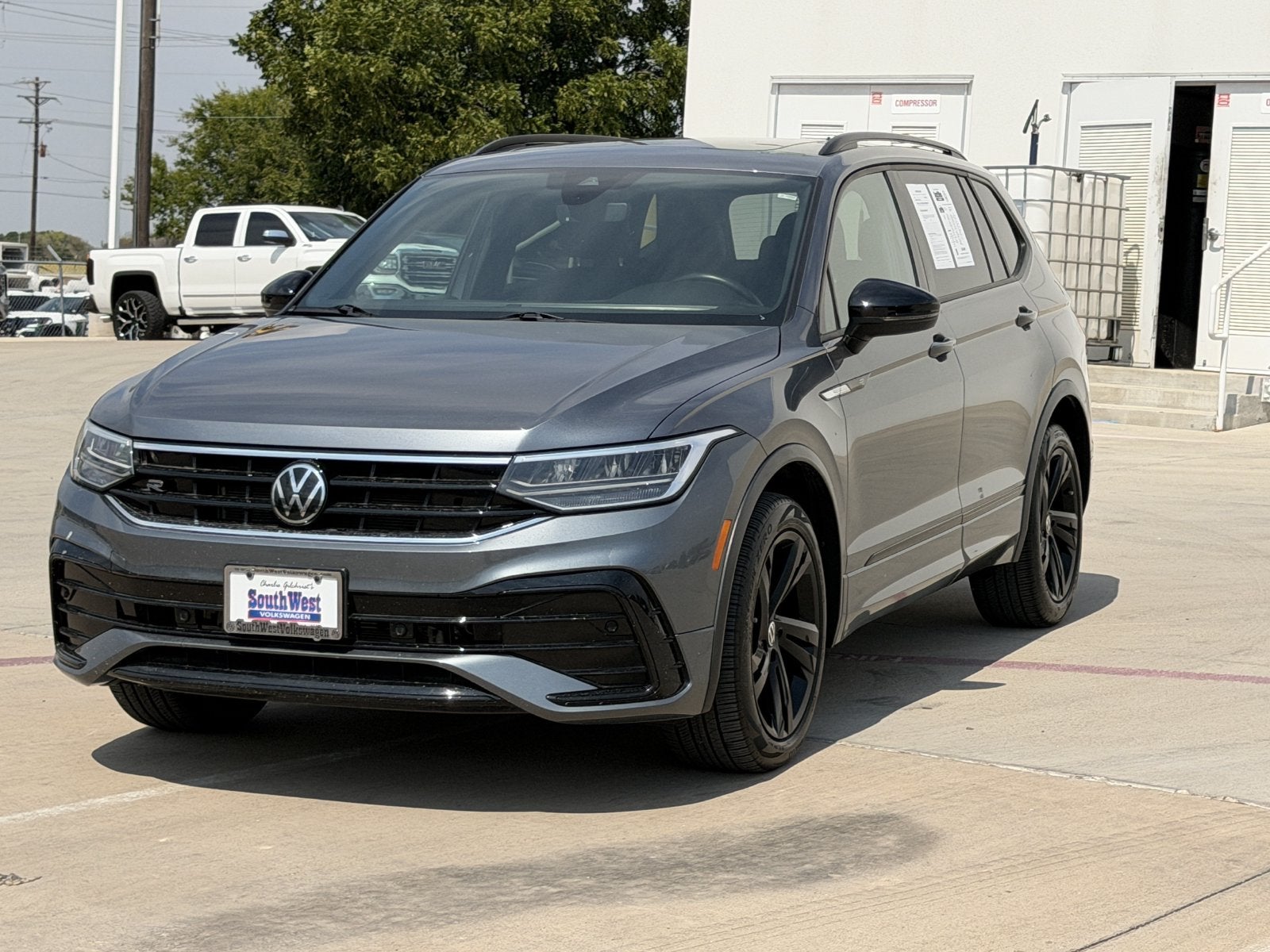 2024 Volkswagen Tiguan 2.0T SE R-Line Black