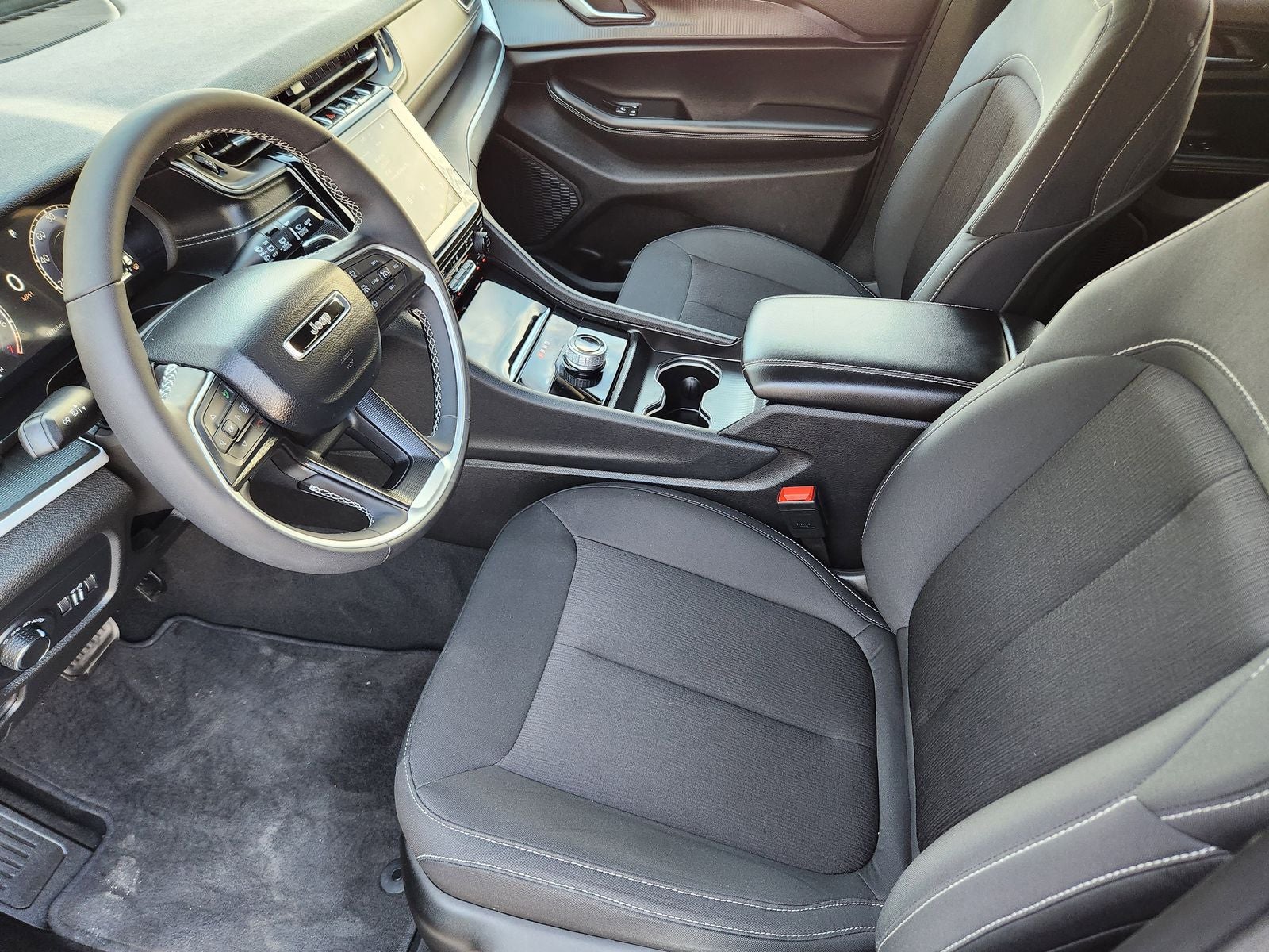 2025 Jeep Grand Cherokee Laredo 4x2