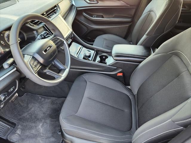 2025 Jeep Grand Cherokee Laredo 4x2