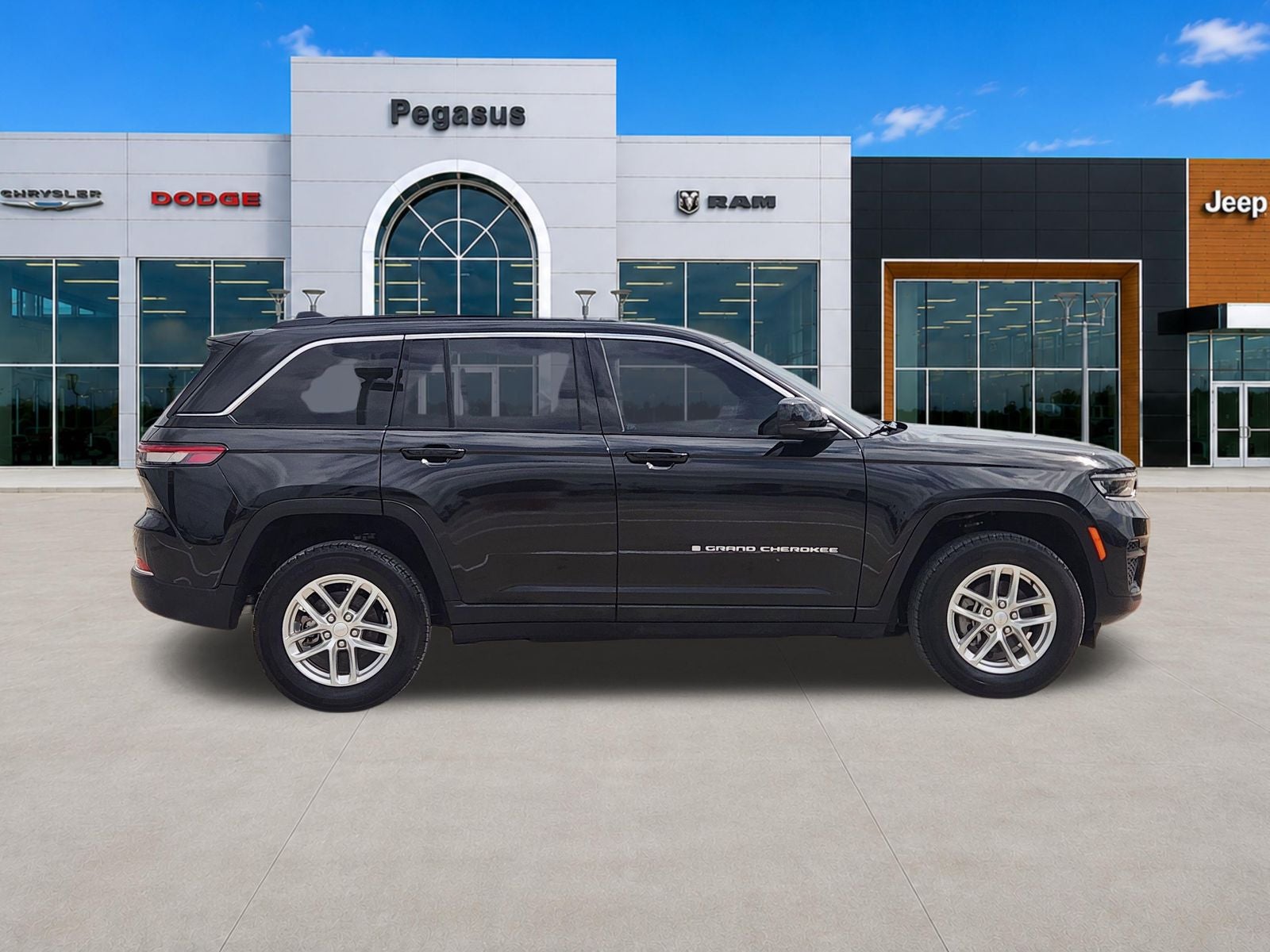 2025 Jeep Grand Cherokee Laredo X 4x2