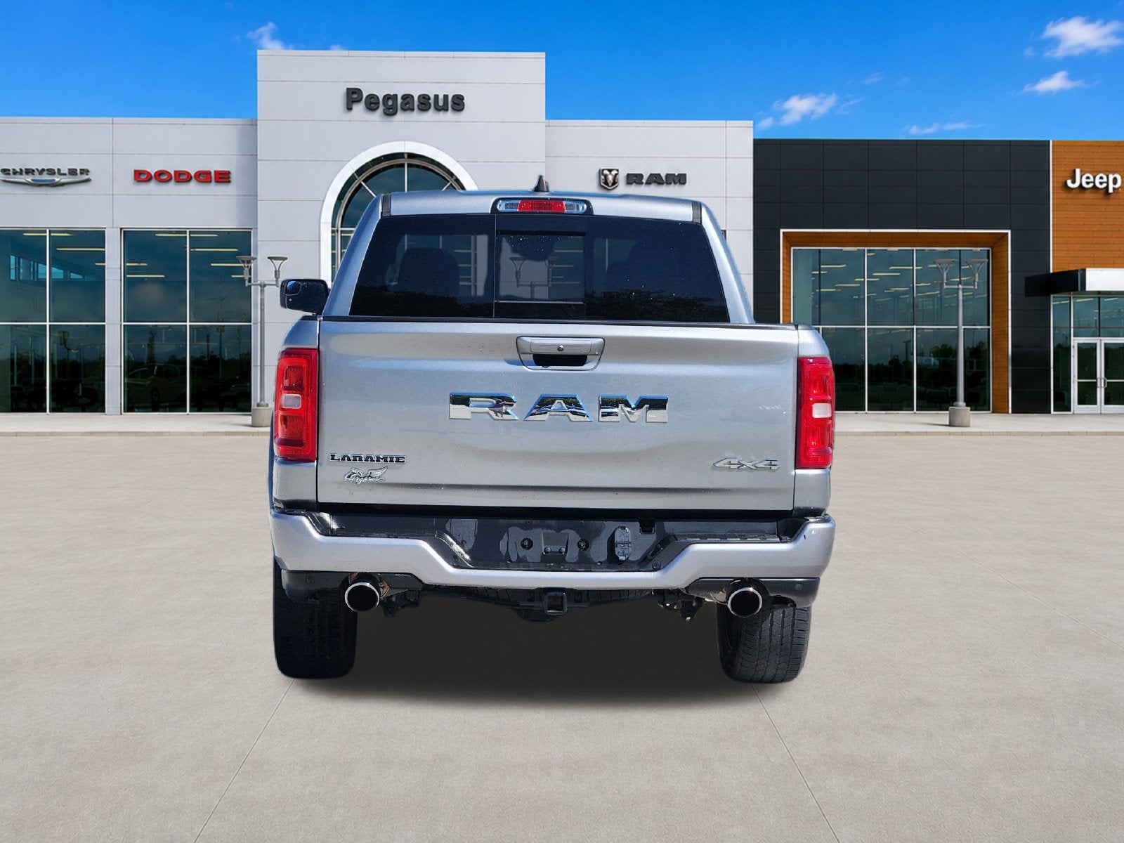2025 RAM Ram 1500 Laramie Crew Cab 4x4 5'7' Box