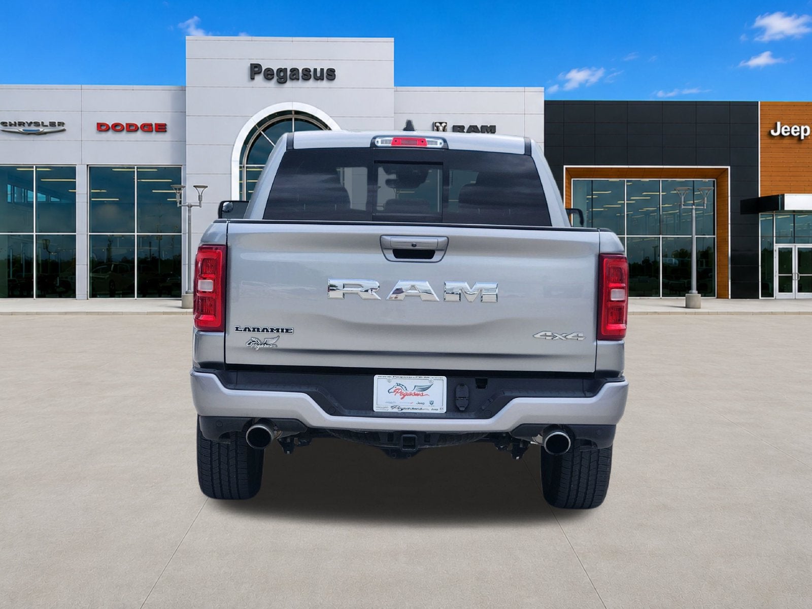 2025 RAM Ram 1500 Laramie Crew Cab 4x4 5'7' Box