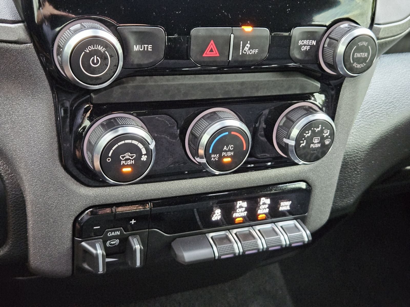 2025 RAM Ram 1500 Tradesman Crew Cab 4x2 5'7' Box