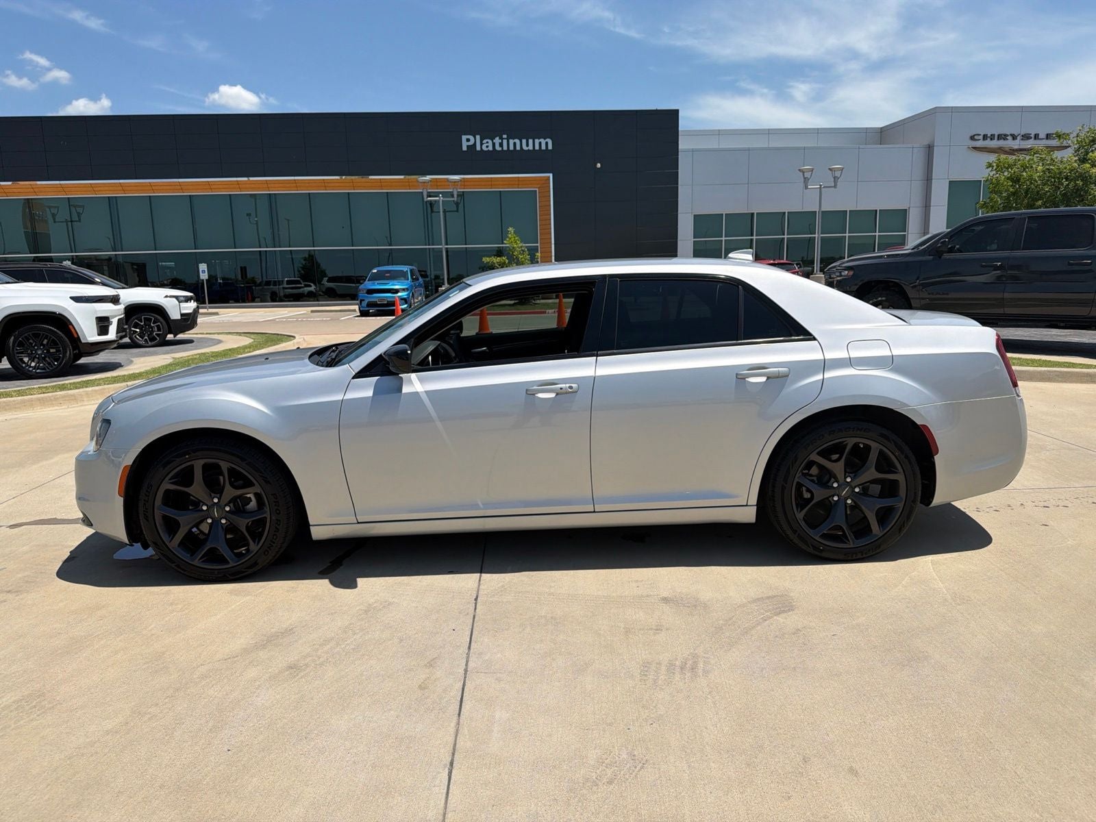 2023 Chrysler 300 Touring