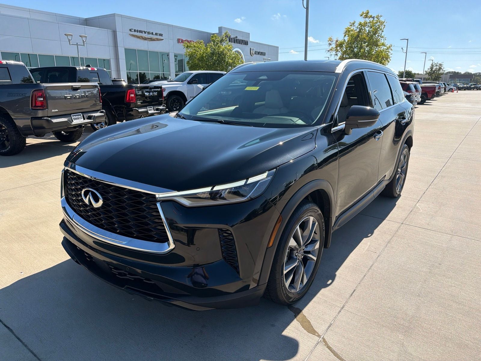 2023 INFINITI QX60 LUXE AWD