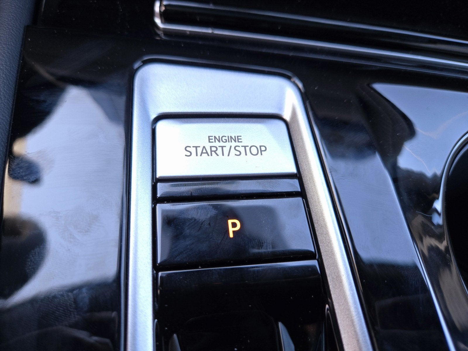 2025 Volkswagen Atlas Cross Sport 2.0T SEL Premium R-Line