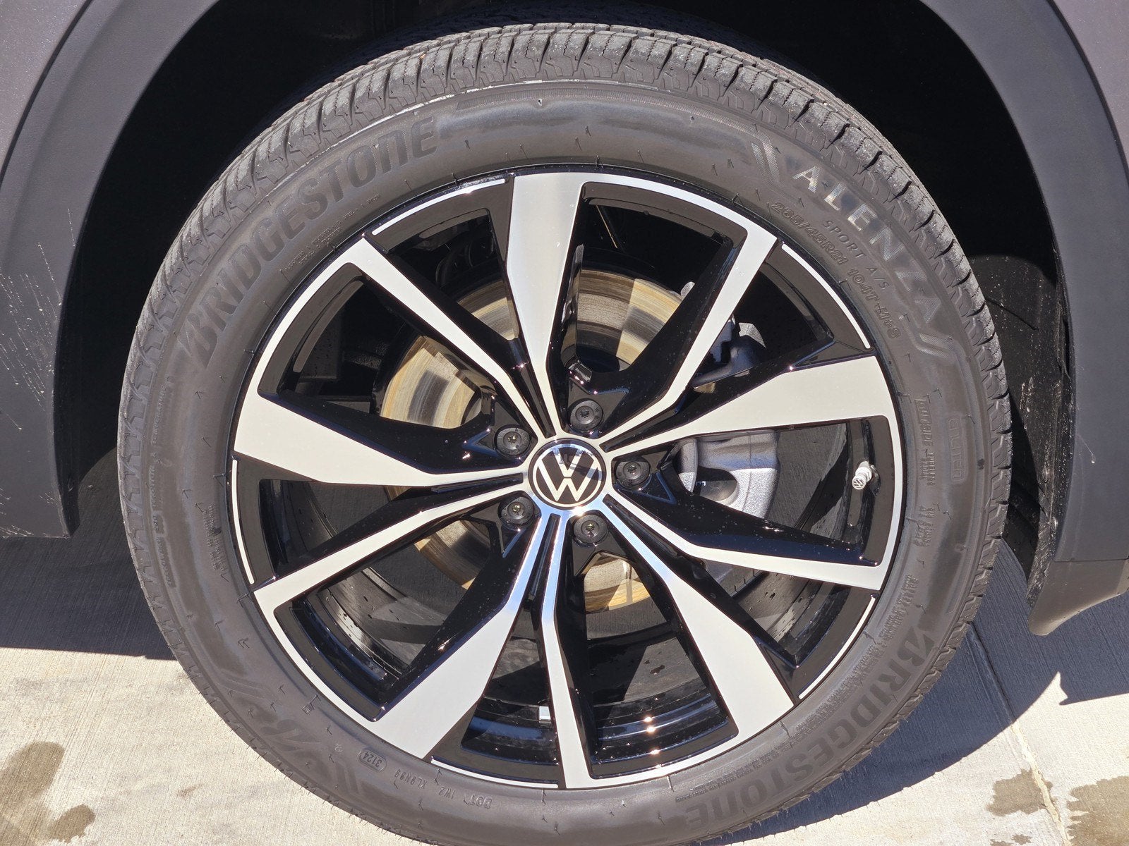 2025 Volkswagen Atlas Cross Sport 2.0T SEL Premium R-Line