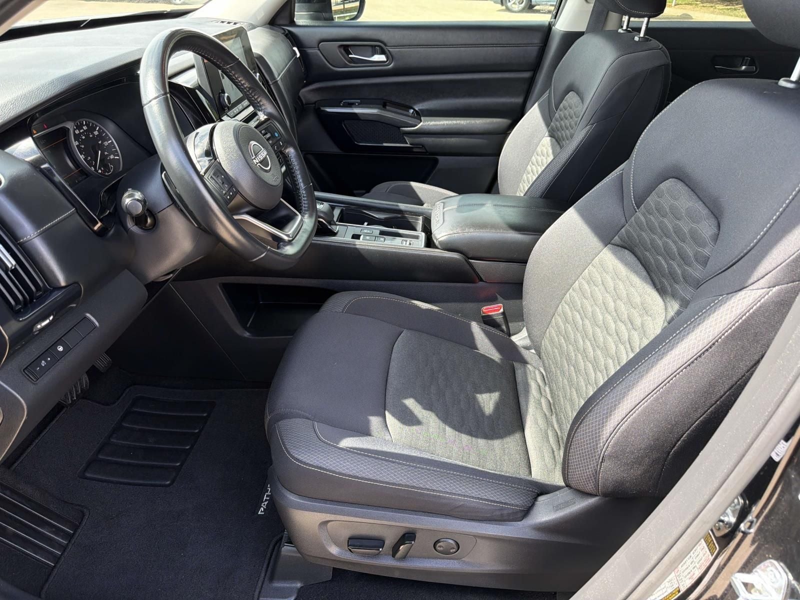 2022 Nissan Pathfinder SV