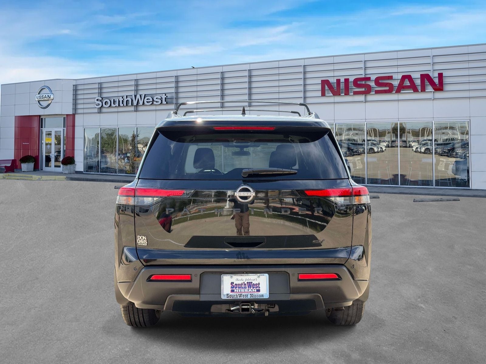 2022 Nissan Pathfinder SV