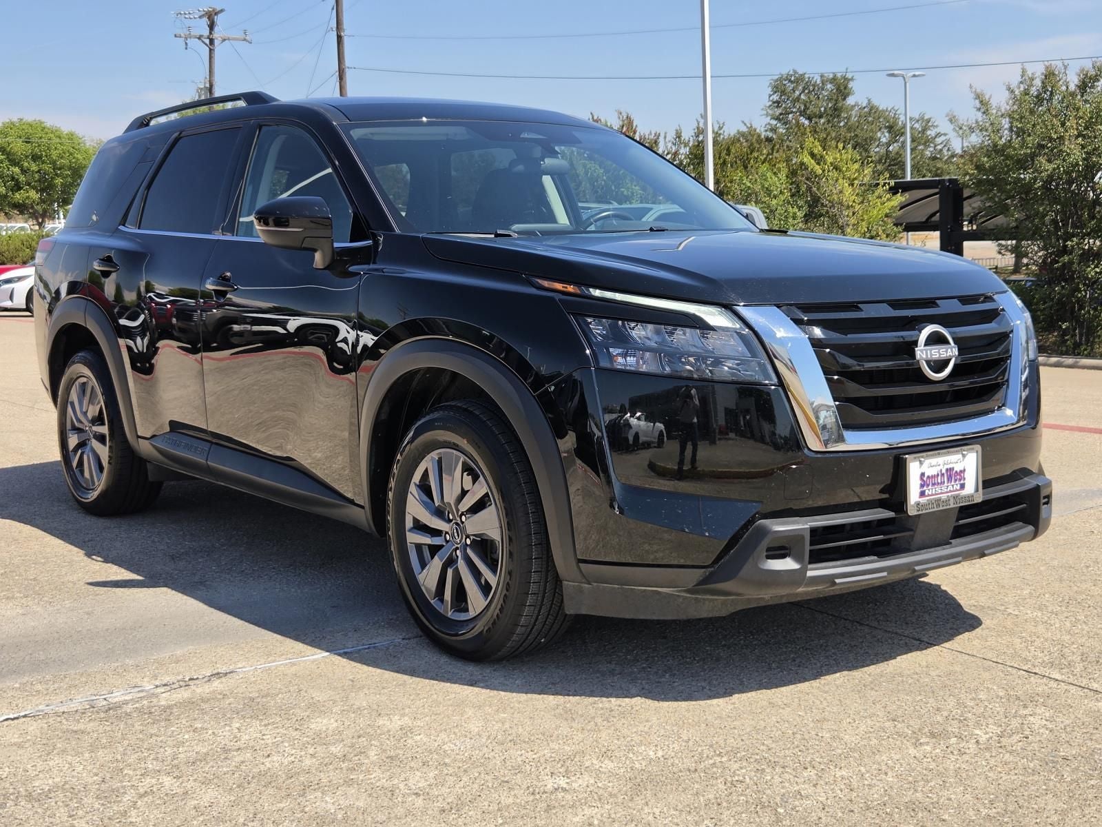 2025 Nissan Pathfinder SV