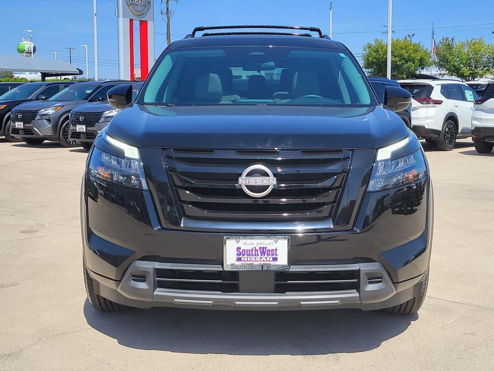 2024 Nissan Pathfinder SV