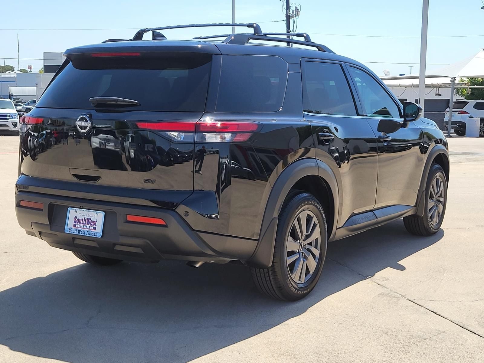 2024 Nissan Pathfinder SV