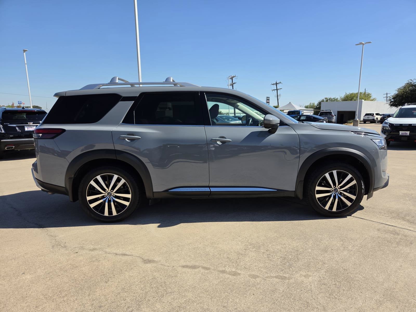 2023 Nissan Pathfinder Platinum