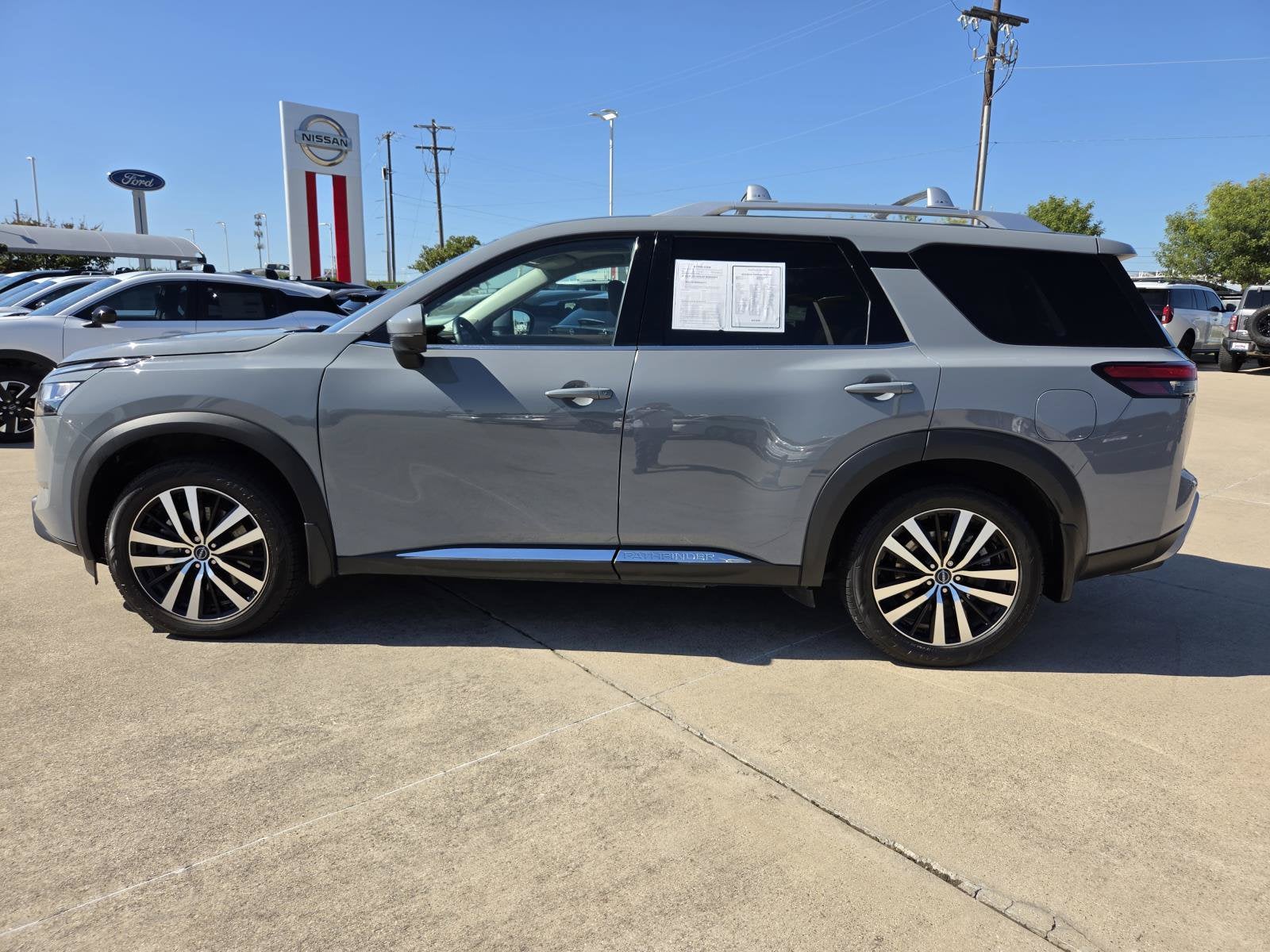 2023 Nissan Pathfinder Platinum