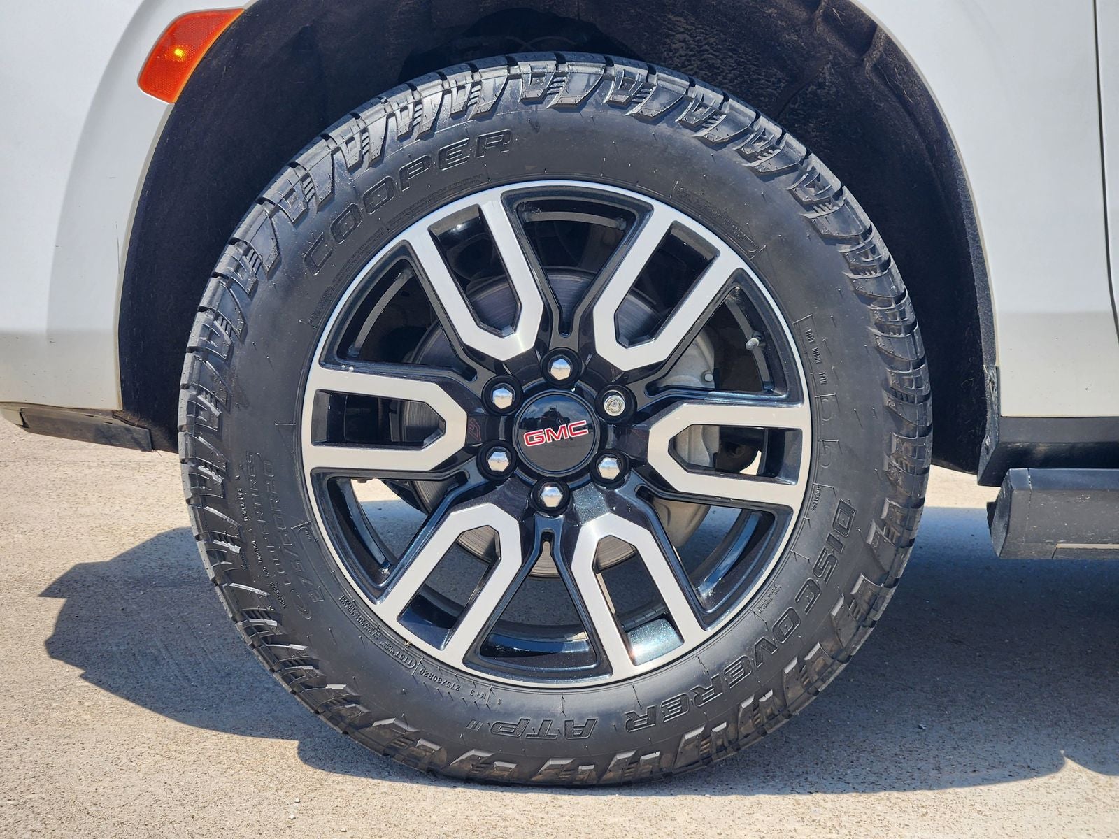 2023 GMC Yukon XL AT4
