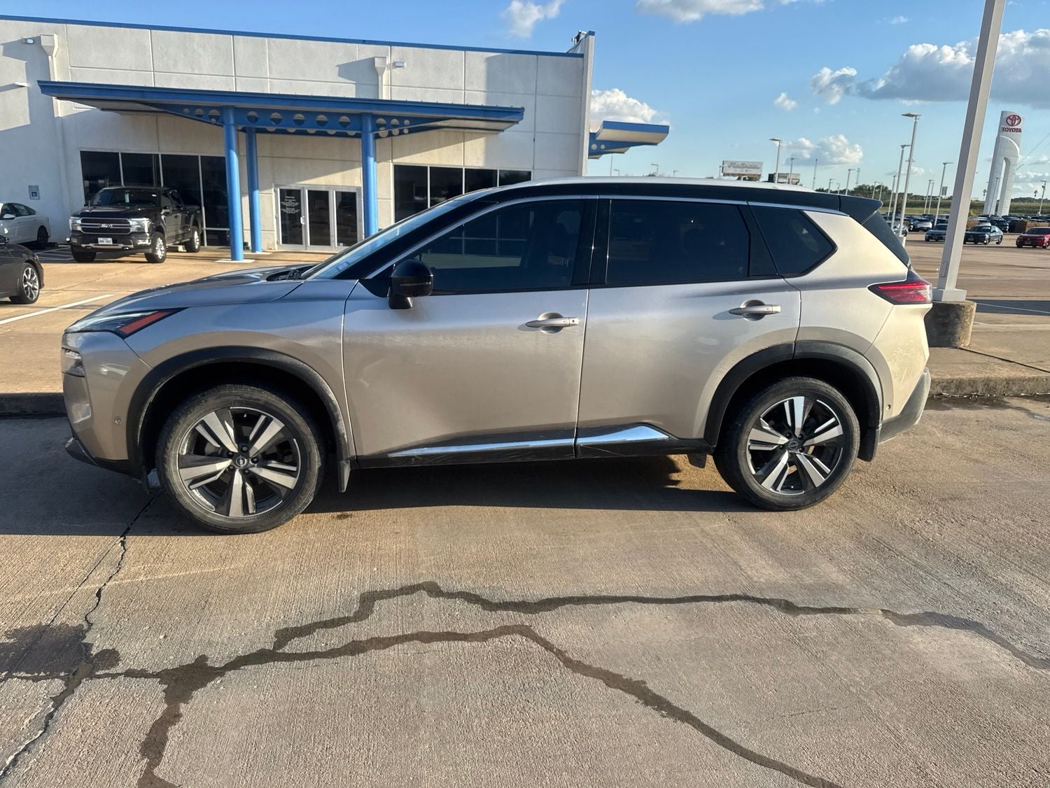 2022 Nissan Rogue SL