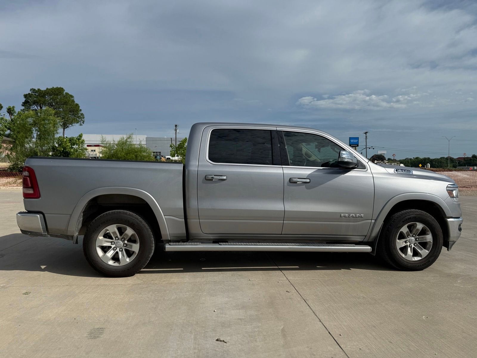 2019 RAM 1500 Laramie Crew Cab 4x2 5'7" Box