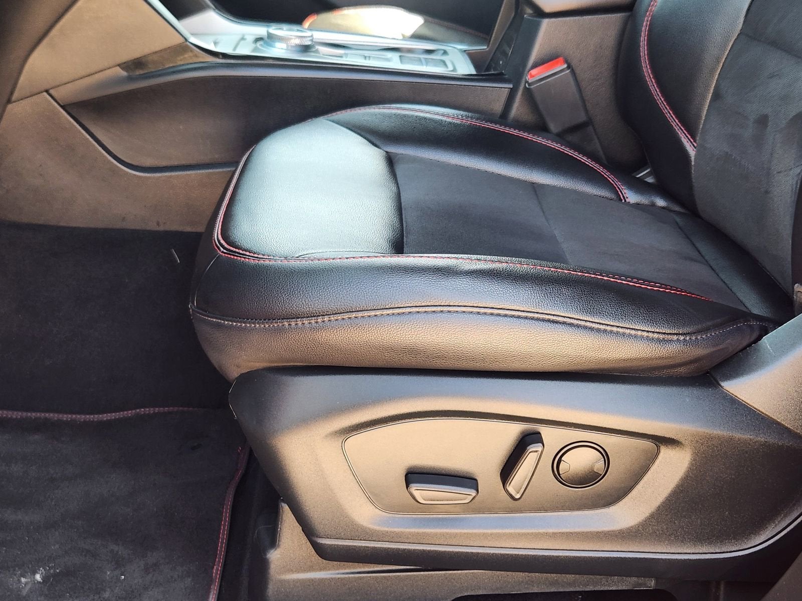 2024 Ford Explorer ST-Line