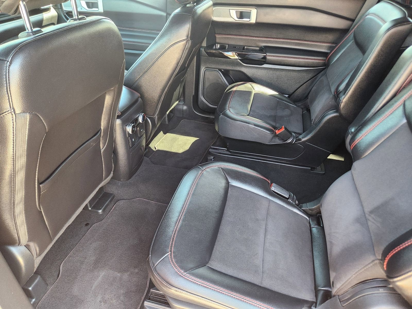 2024 Ford Explorer ST-Line