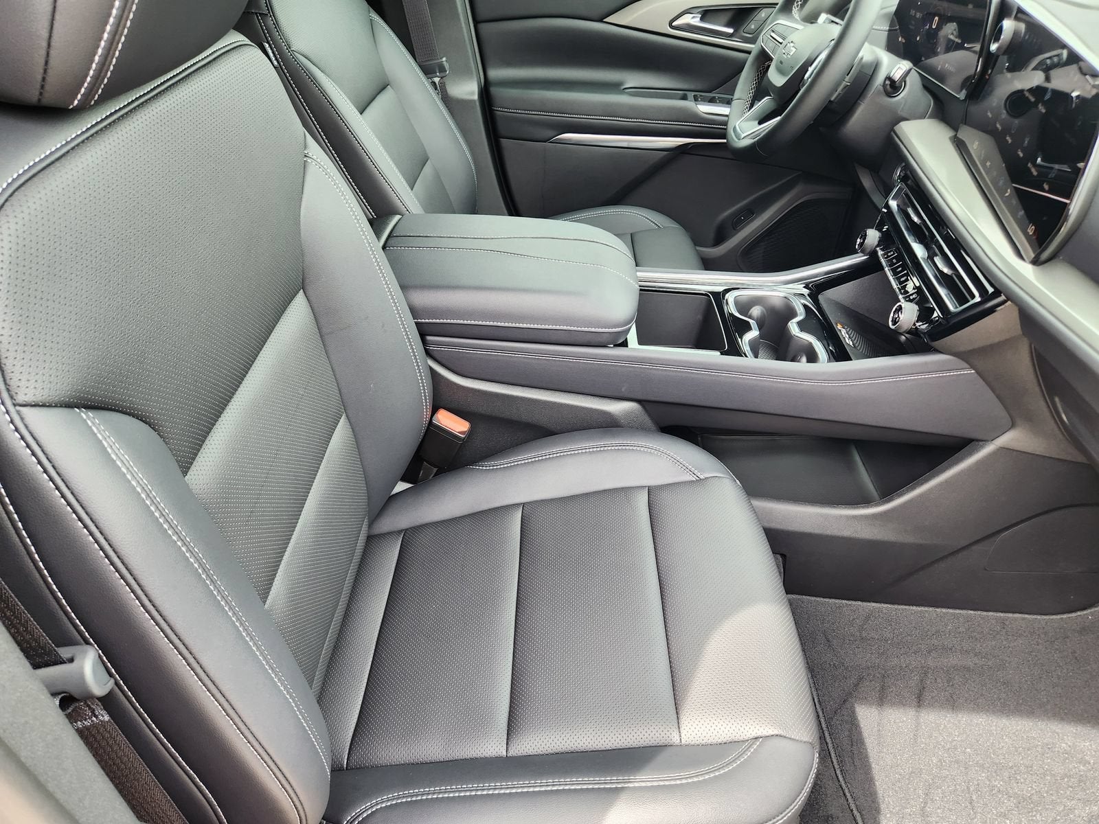 2026 Chevrolet Traverse LT - Photo 14