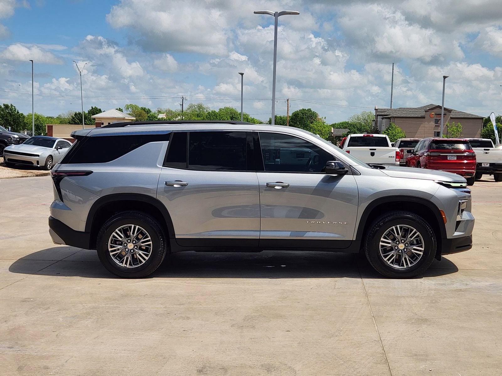 2024 Chevrolet Traverse LT