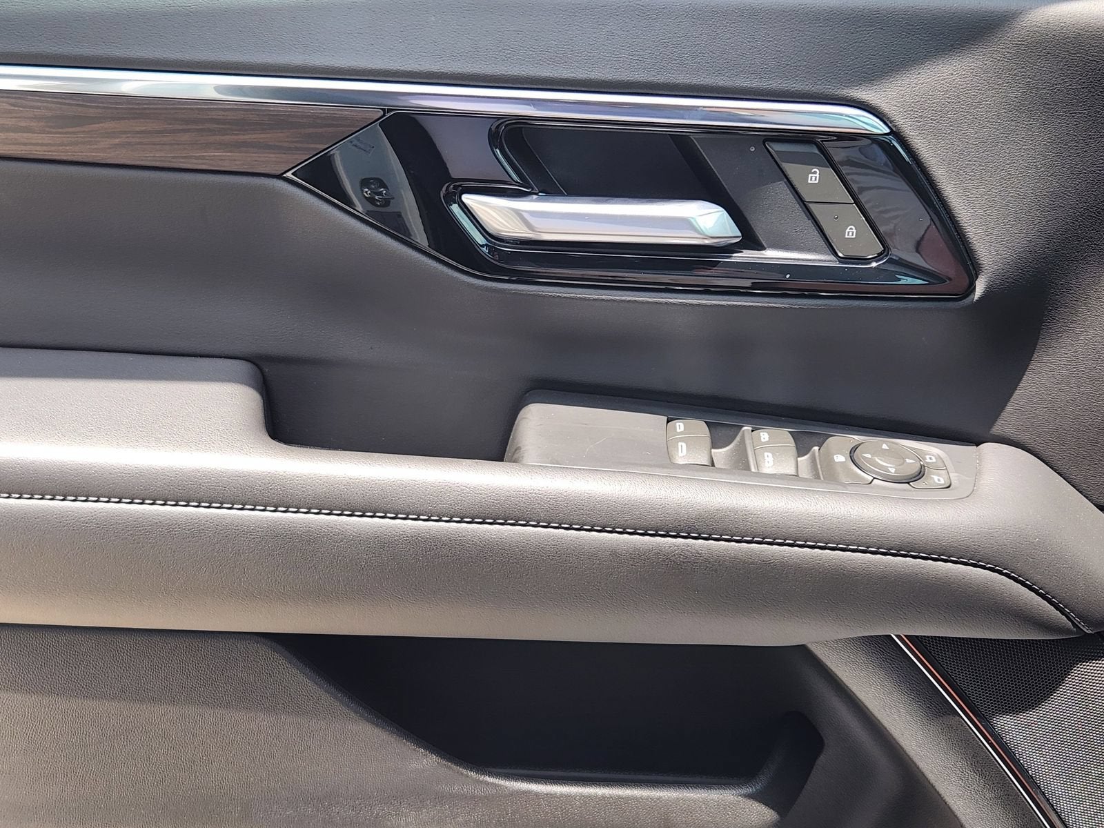 2025 Chevrolet Tahoe LS