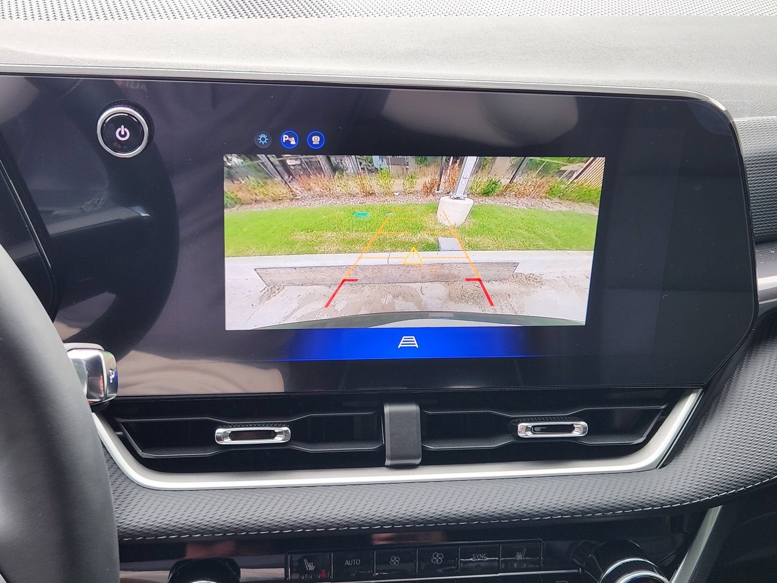 2027 Chevrolet Equinox LT - Photo 17