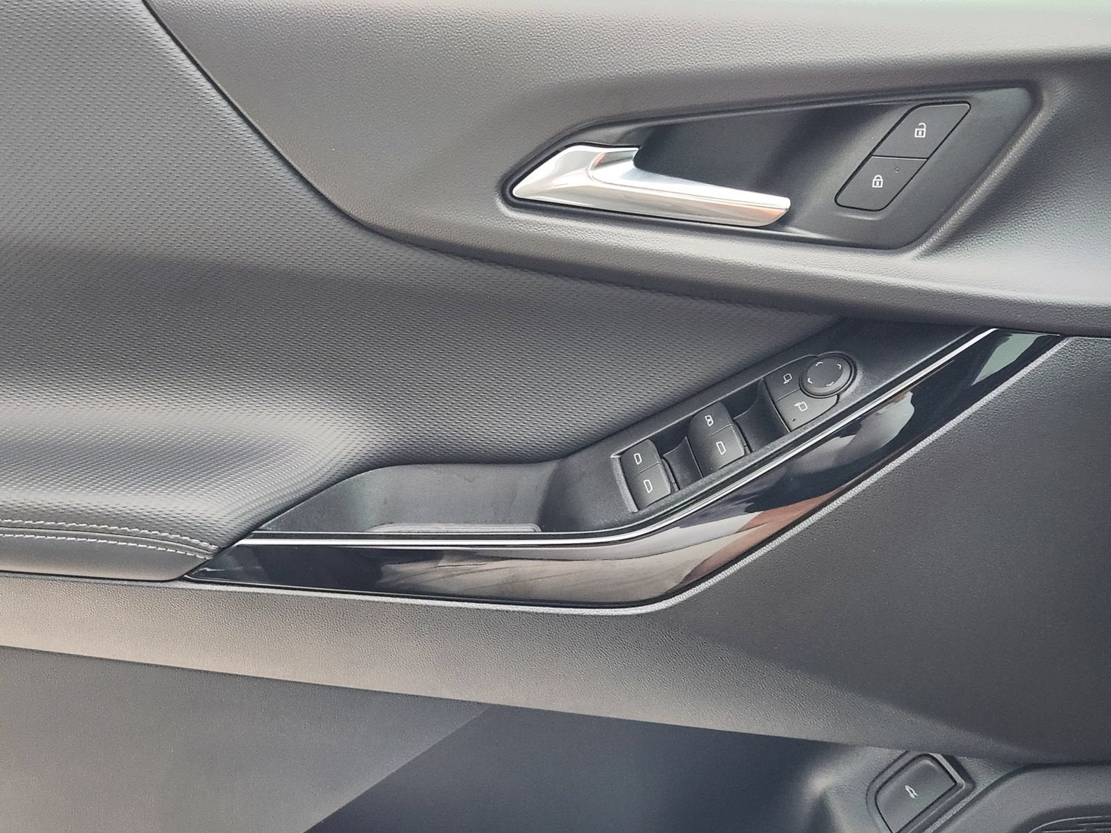 2027 Chevrolet Equinox LT - Photo 20