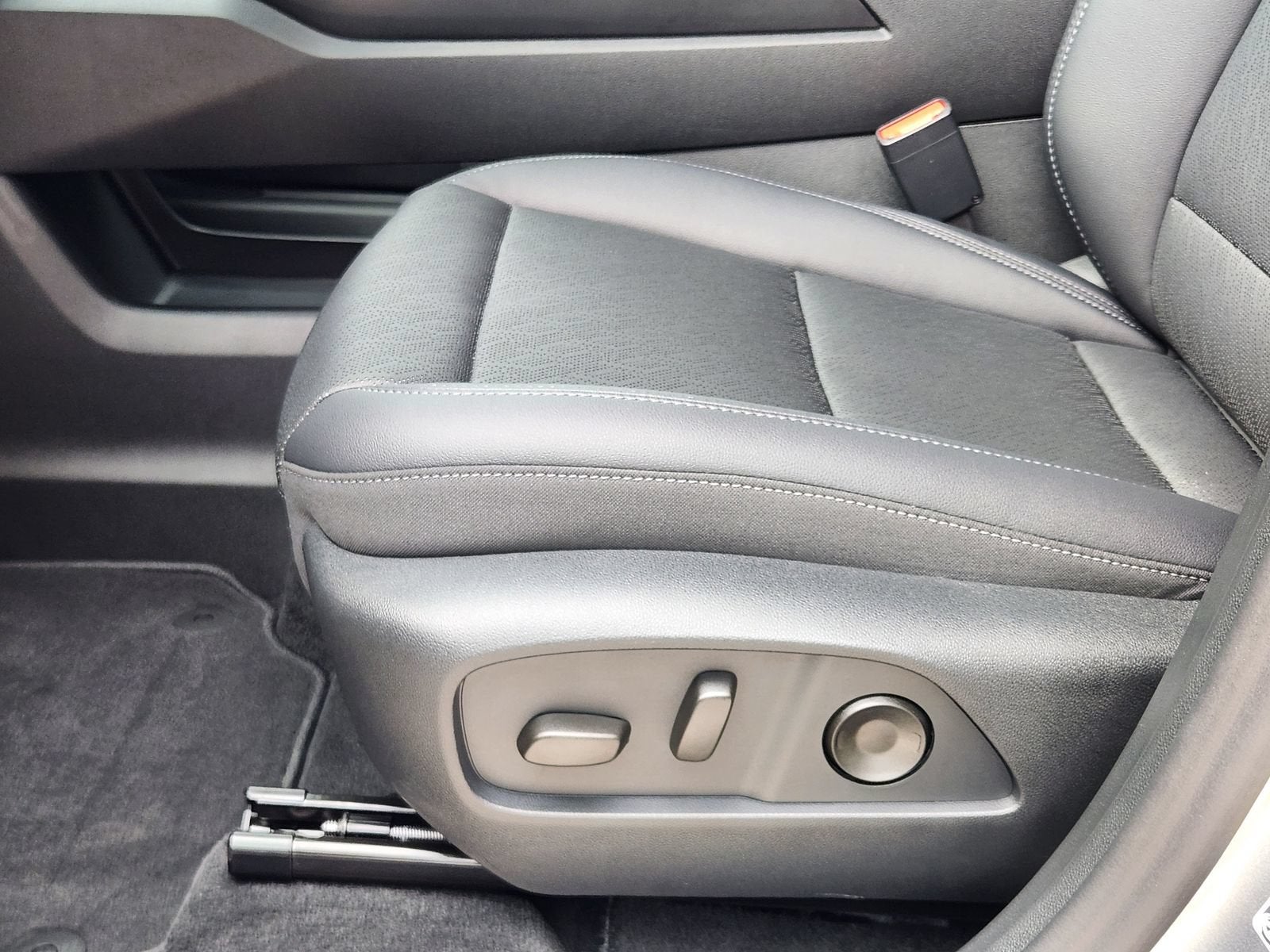 2027 Chevrolet Equinox LT - Photo 21