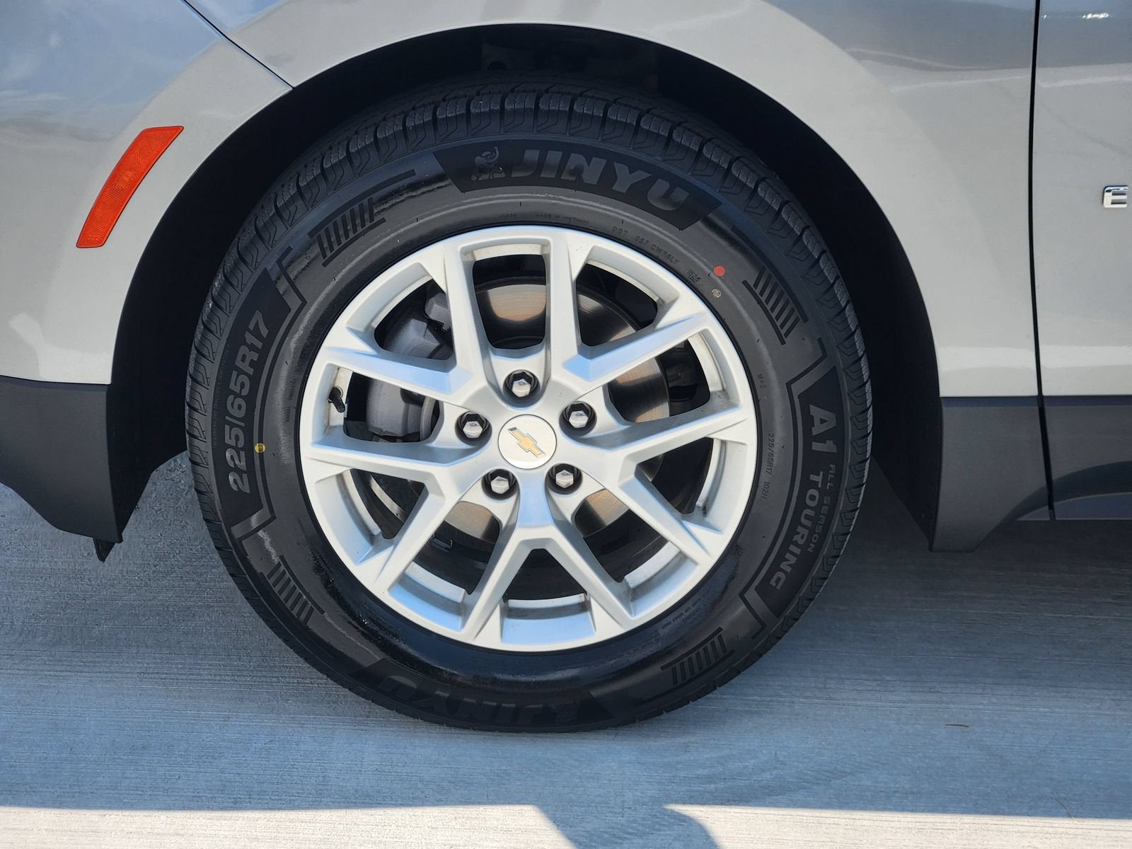 2024 Chevrolet Equinox LT - Photo 11