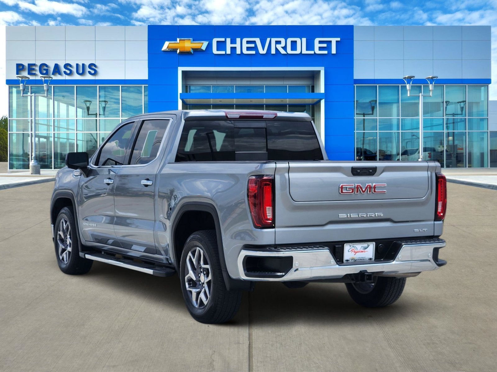 2025 GMC Sierra 1500 SLT