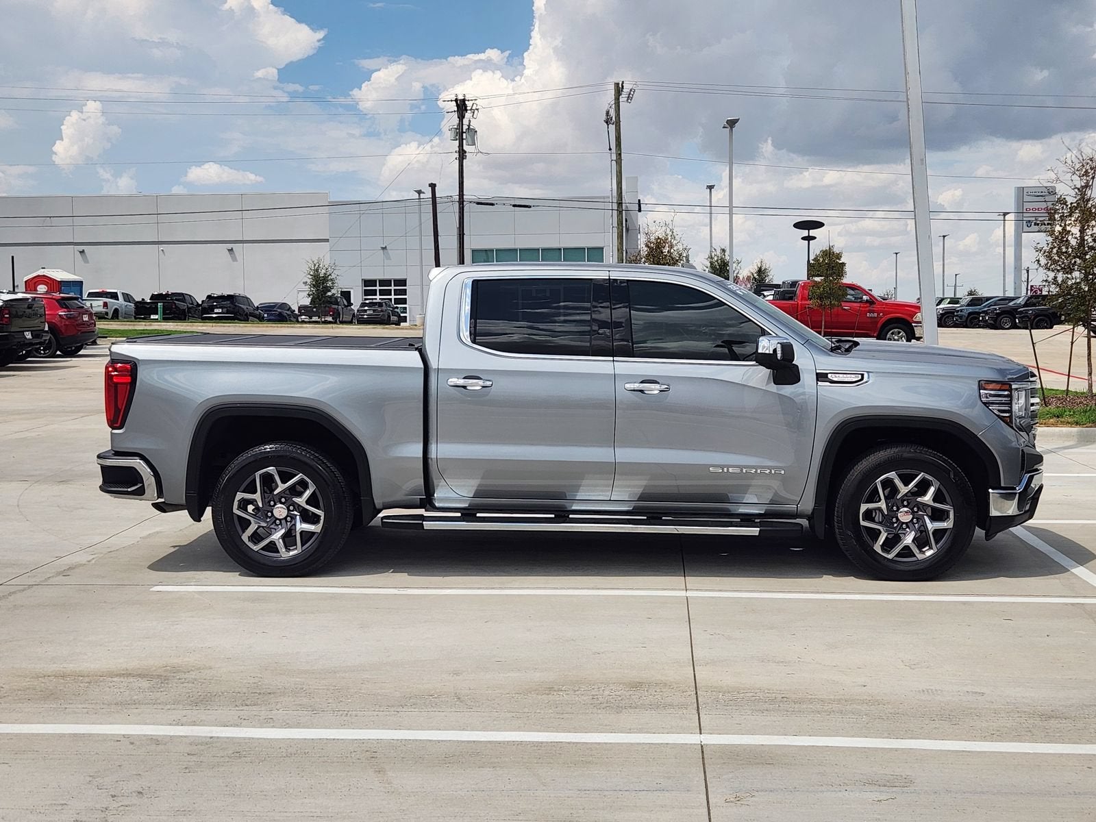 2025 GMC Sierra 1500 SLT - Photo 7