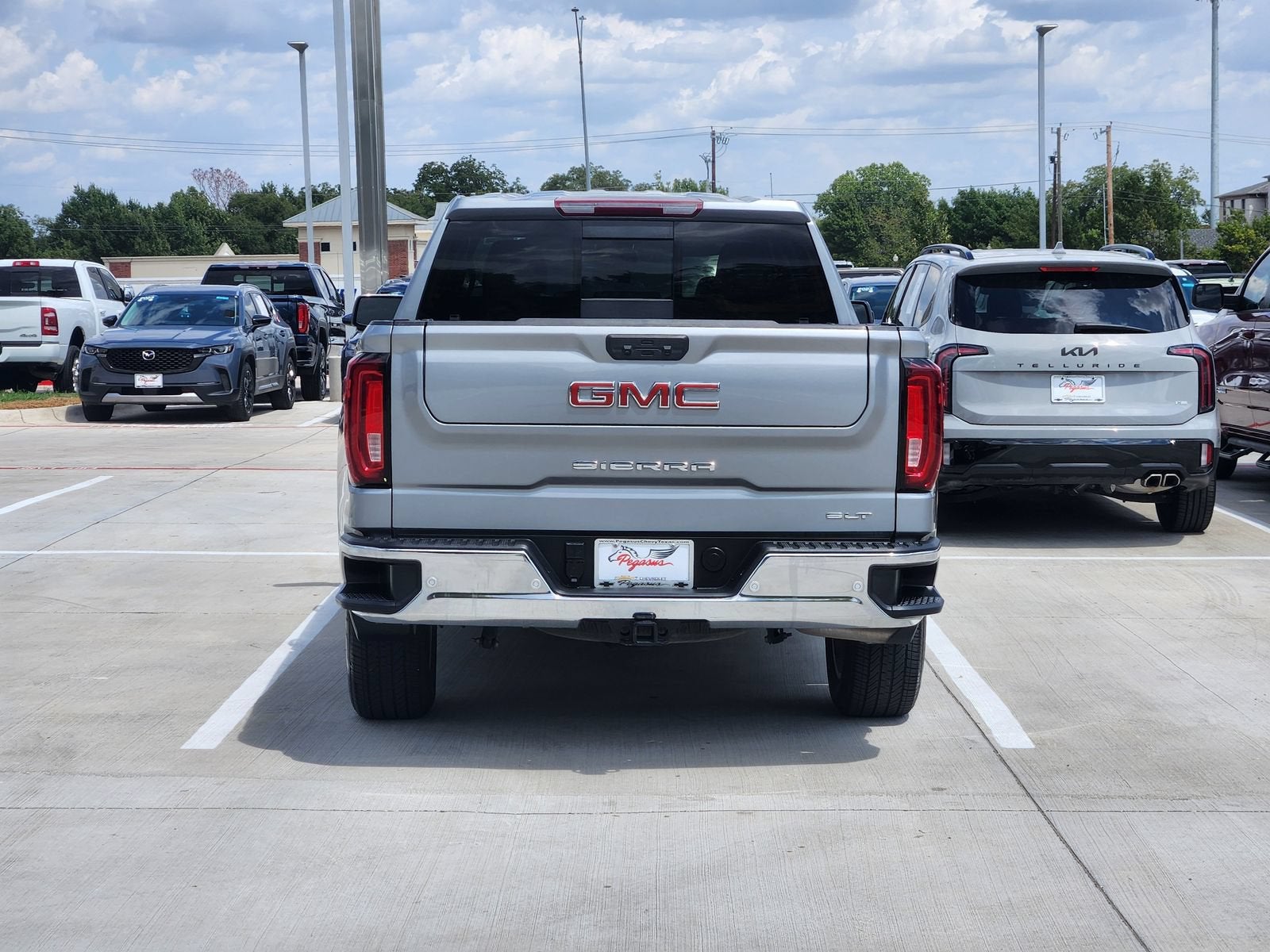 2025 GMC Sierra 1500 SLT - Photo 8