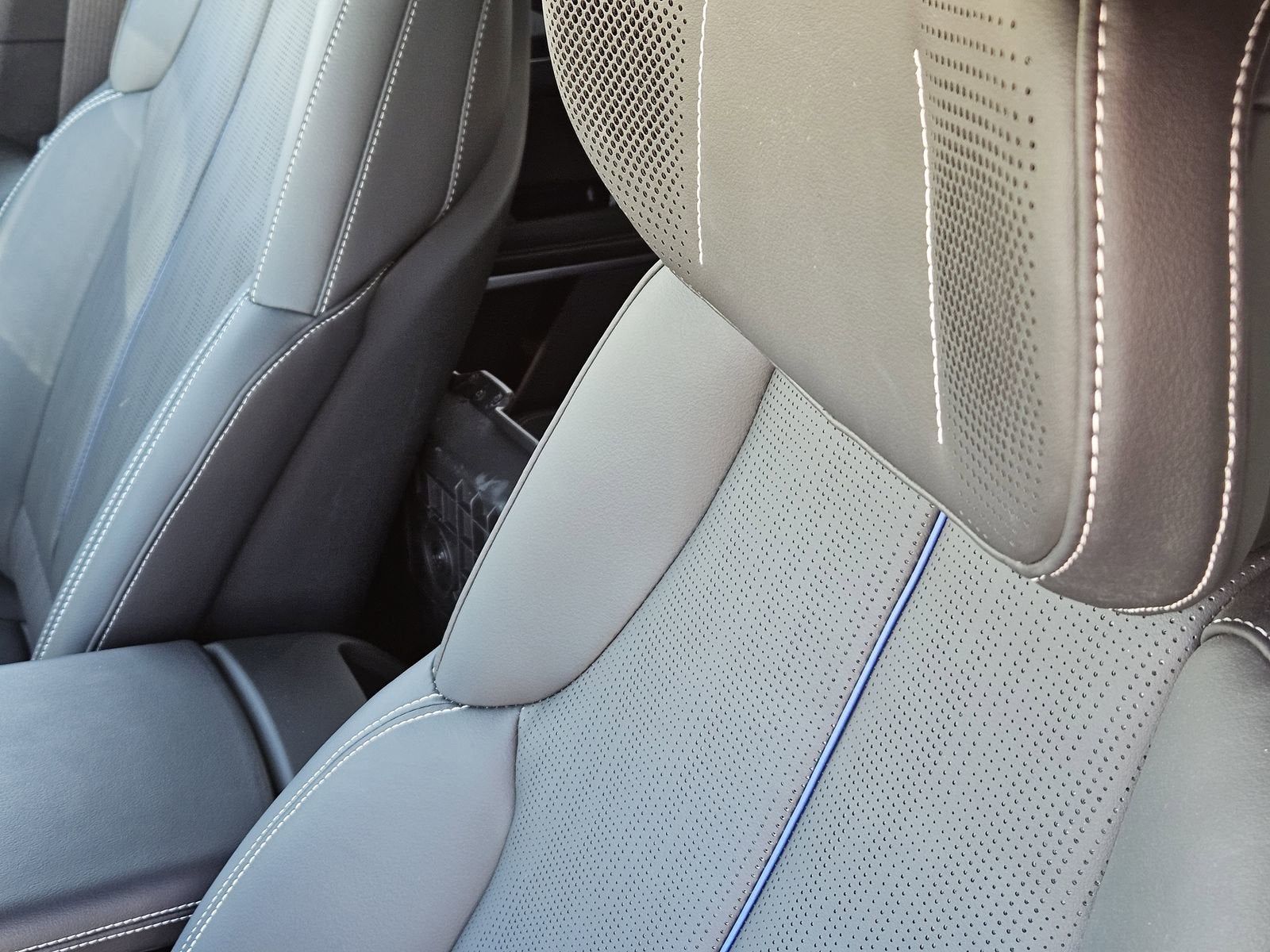 2024 Cadillac LYRIQ Sport 2