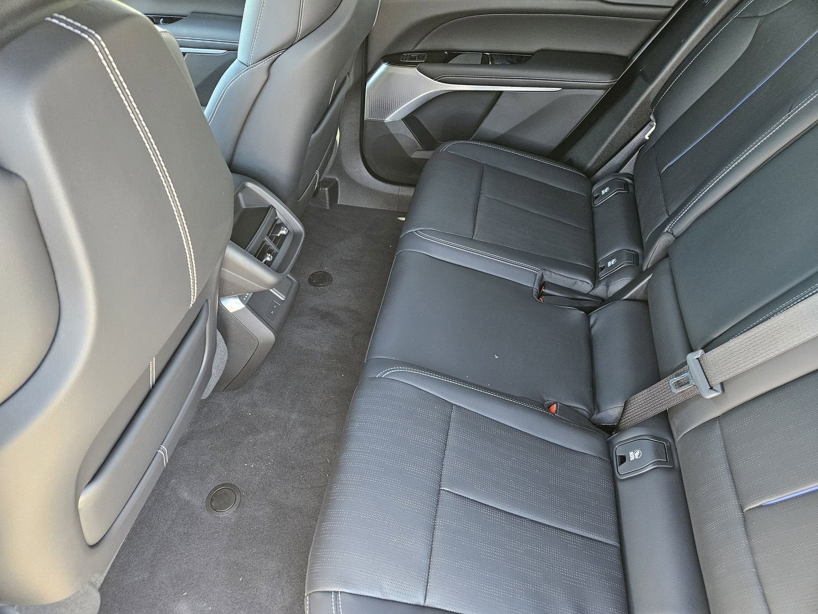 2024 Cadillac LYRIQ Sport 2