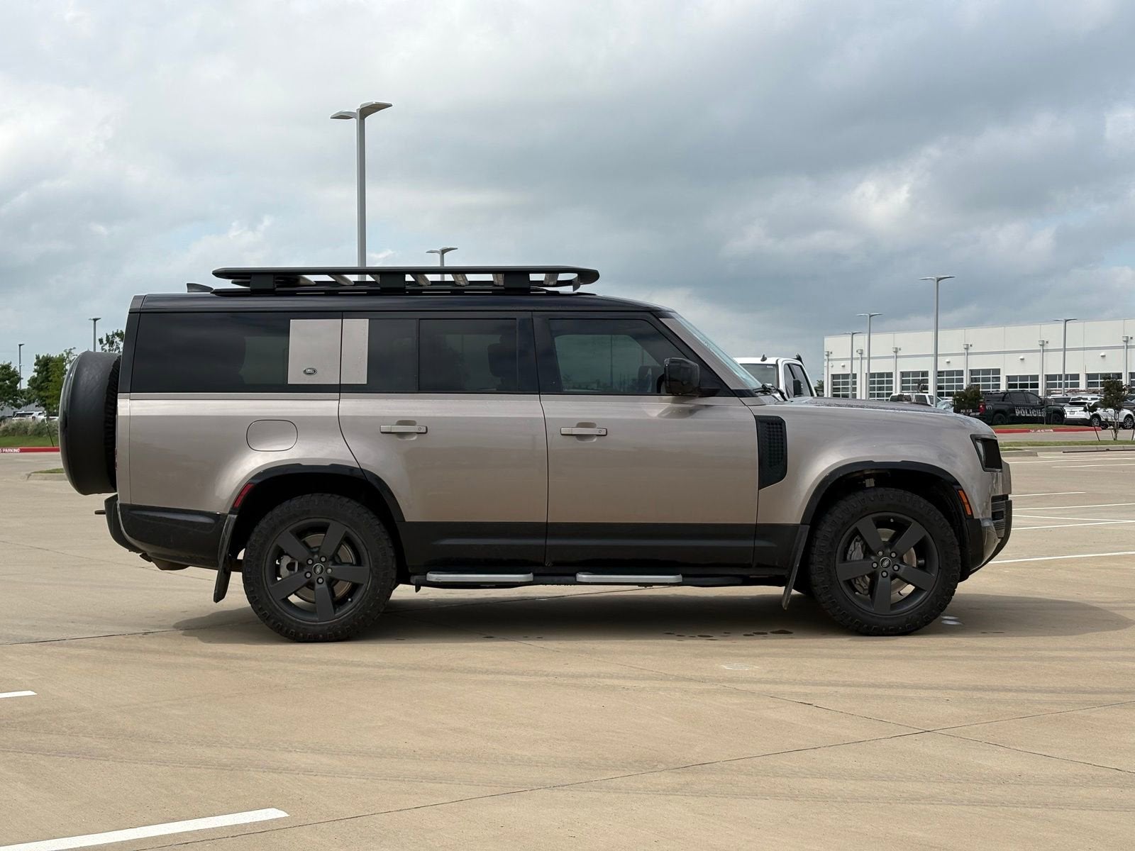 2023 Land Rover Defender 130 X-Dynamic SE