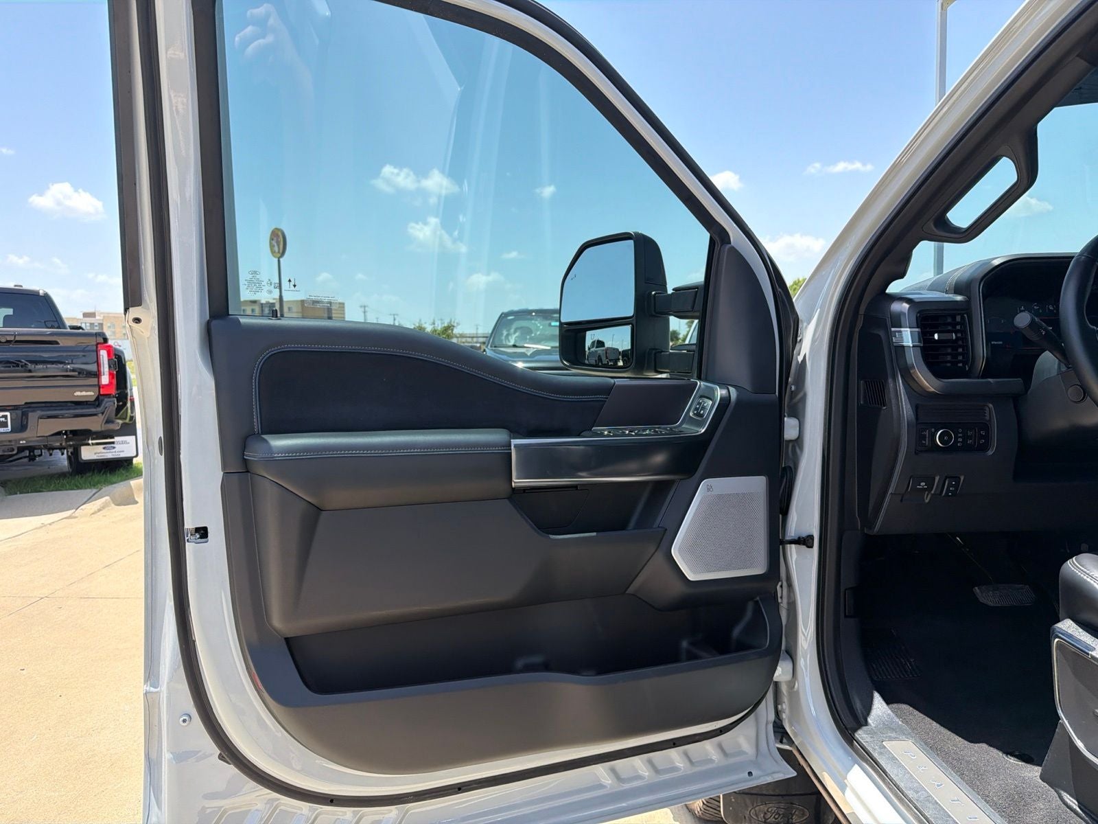 2026 Ford F-350SD Platinum DRW