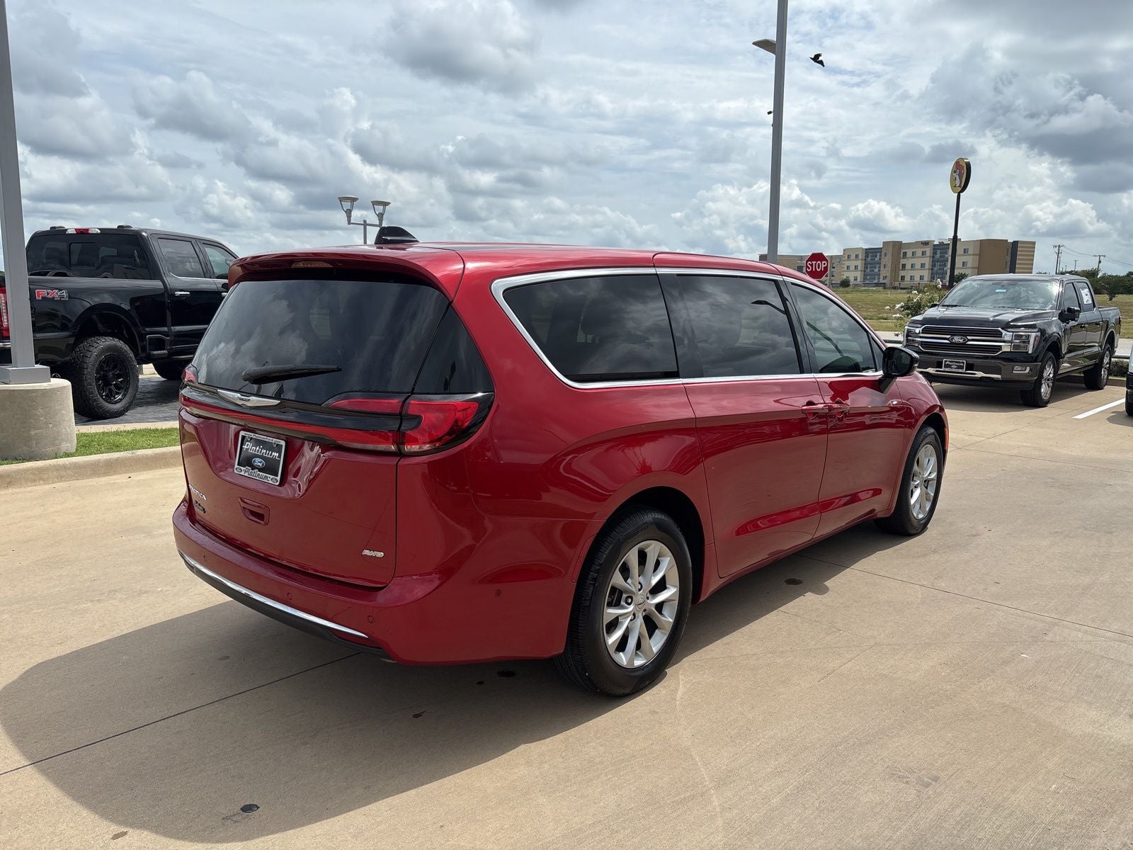 2025 Chrysler Pacifica Select