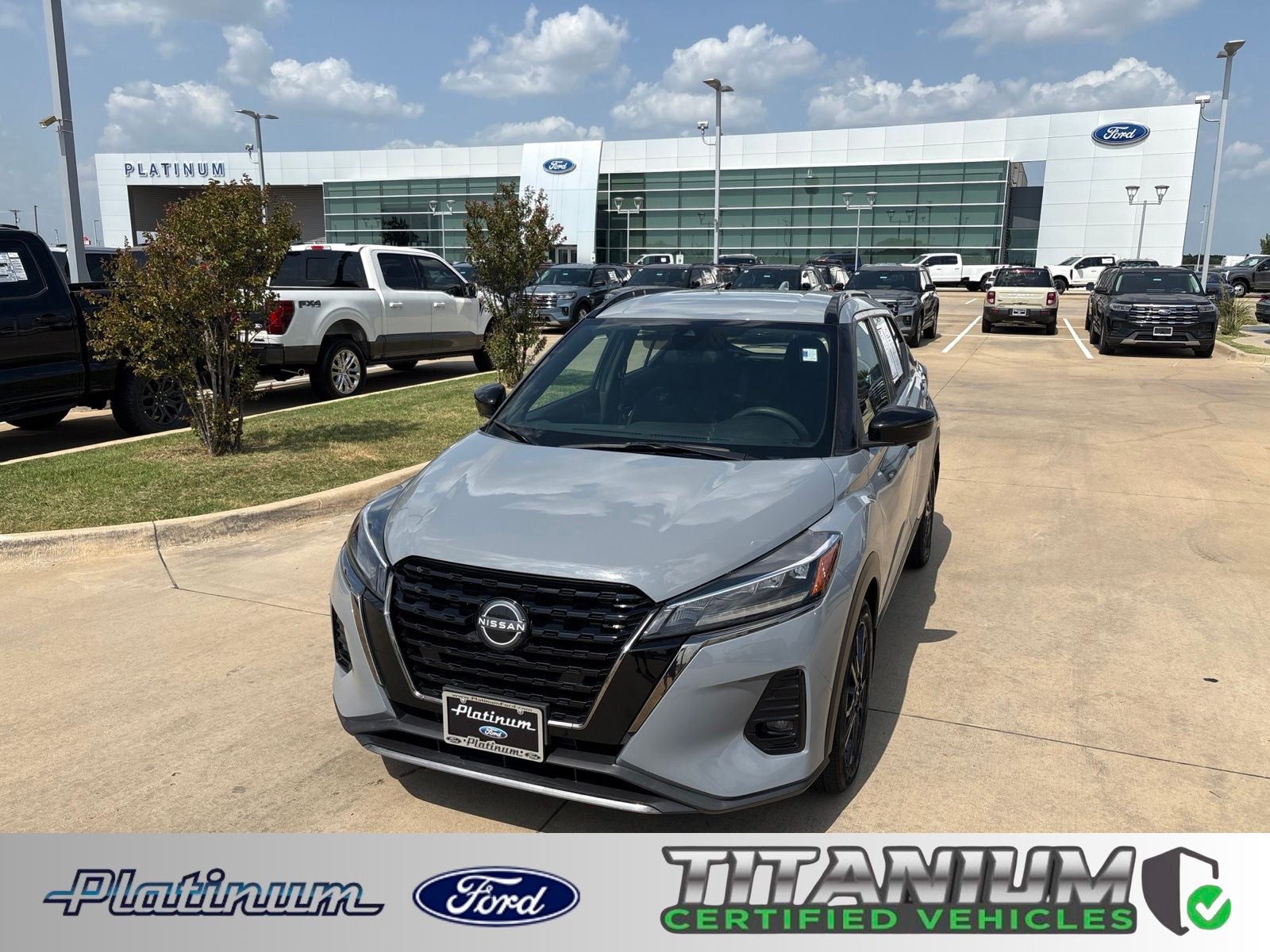 2023 Nissan Kicks SR
