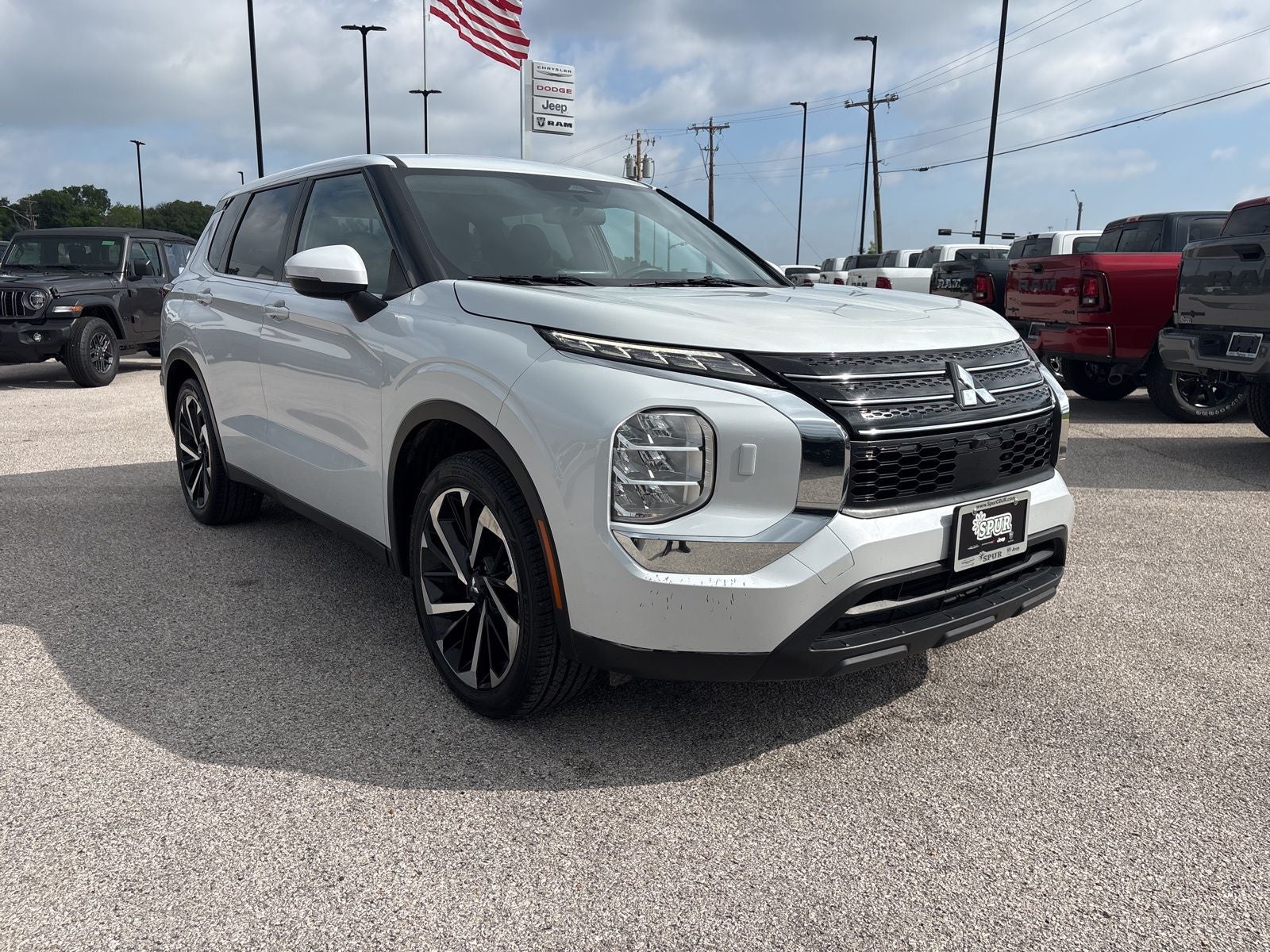 2022 Mitsubishi Outlander ES